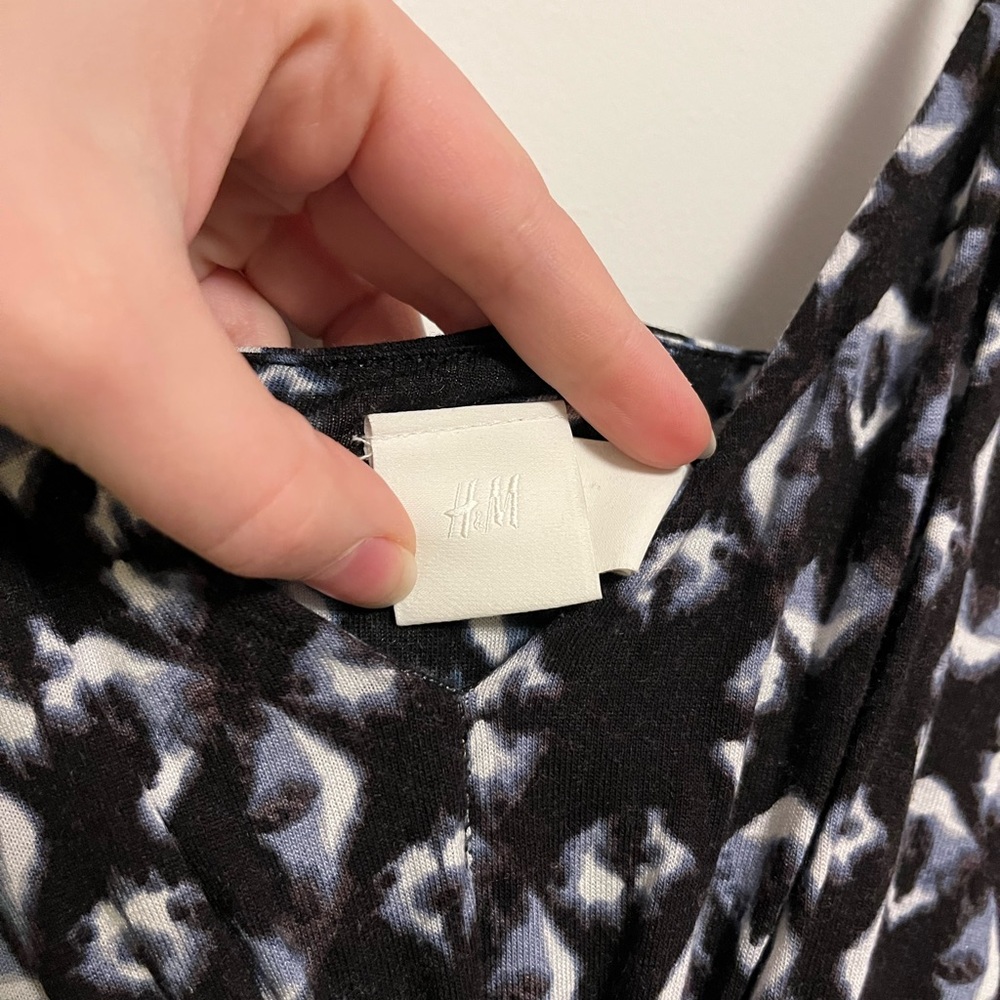 H&M Abstract Pattern Dress - Picture 3 of 6
